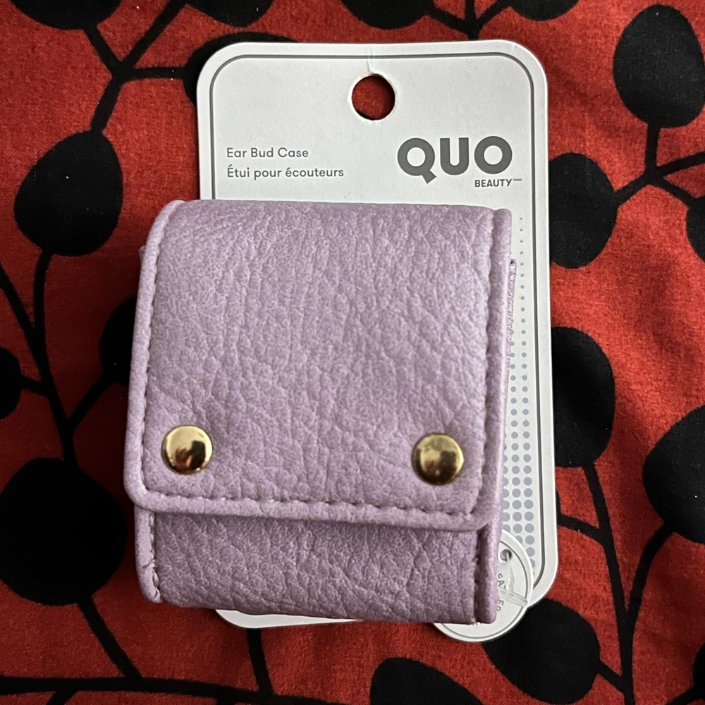 NWT Quo Beauty Vegan Leather Lavender Purple Colour Ear Buds Case